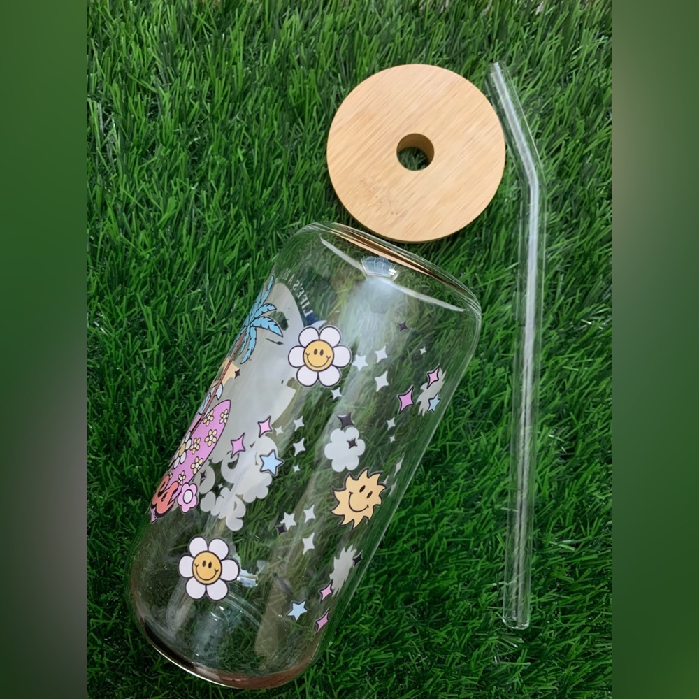 Smiley Daisy Beach 16 oz glass Libby cup with bamboo lid and straw, Brand NEW!